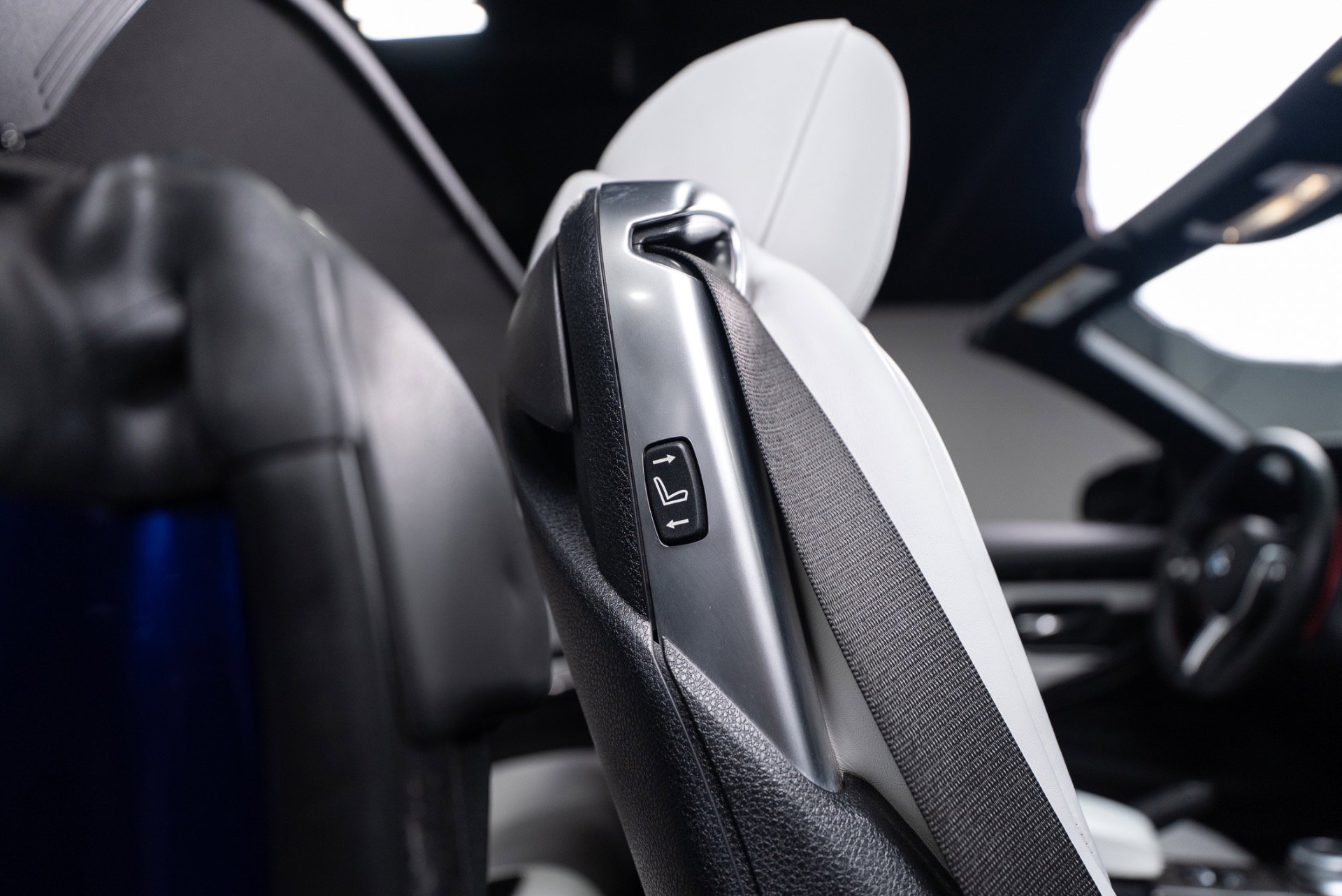 Used 2020 BMW M4 Convertible w/ Executive Package image 71