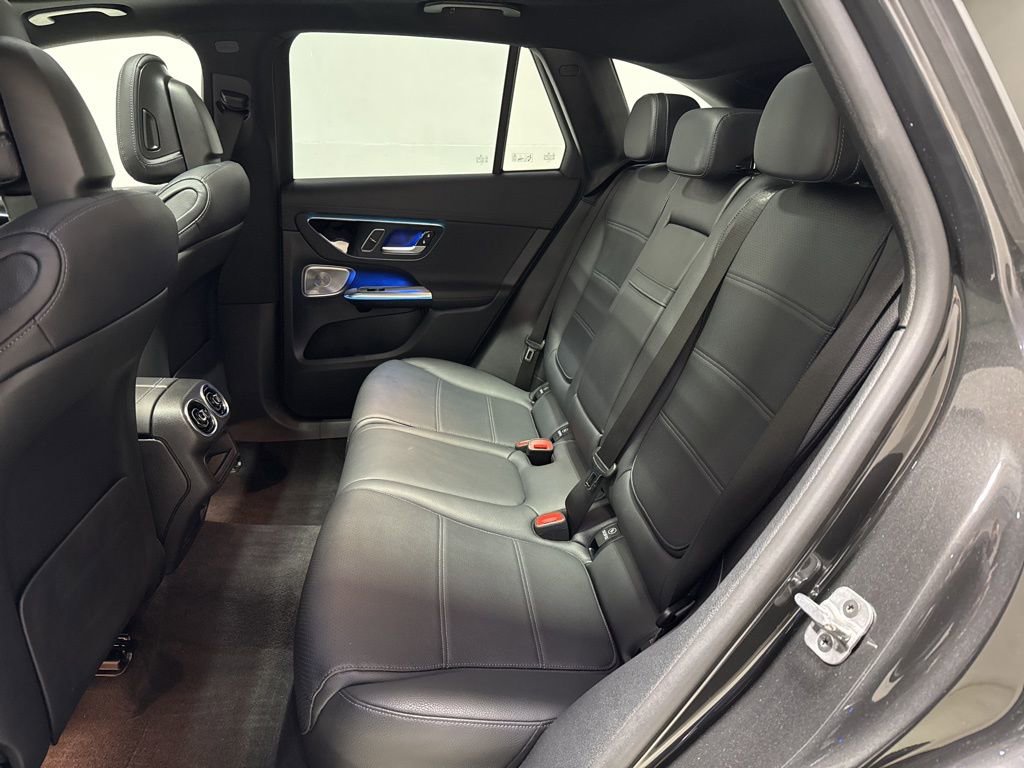 Used 2025 Mercedes-Benz GLC 300 4MATIC image 38