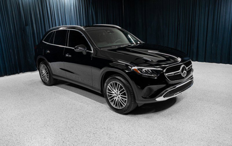 Certified 2026 Mercedes-Benz GLC 300 image 3