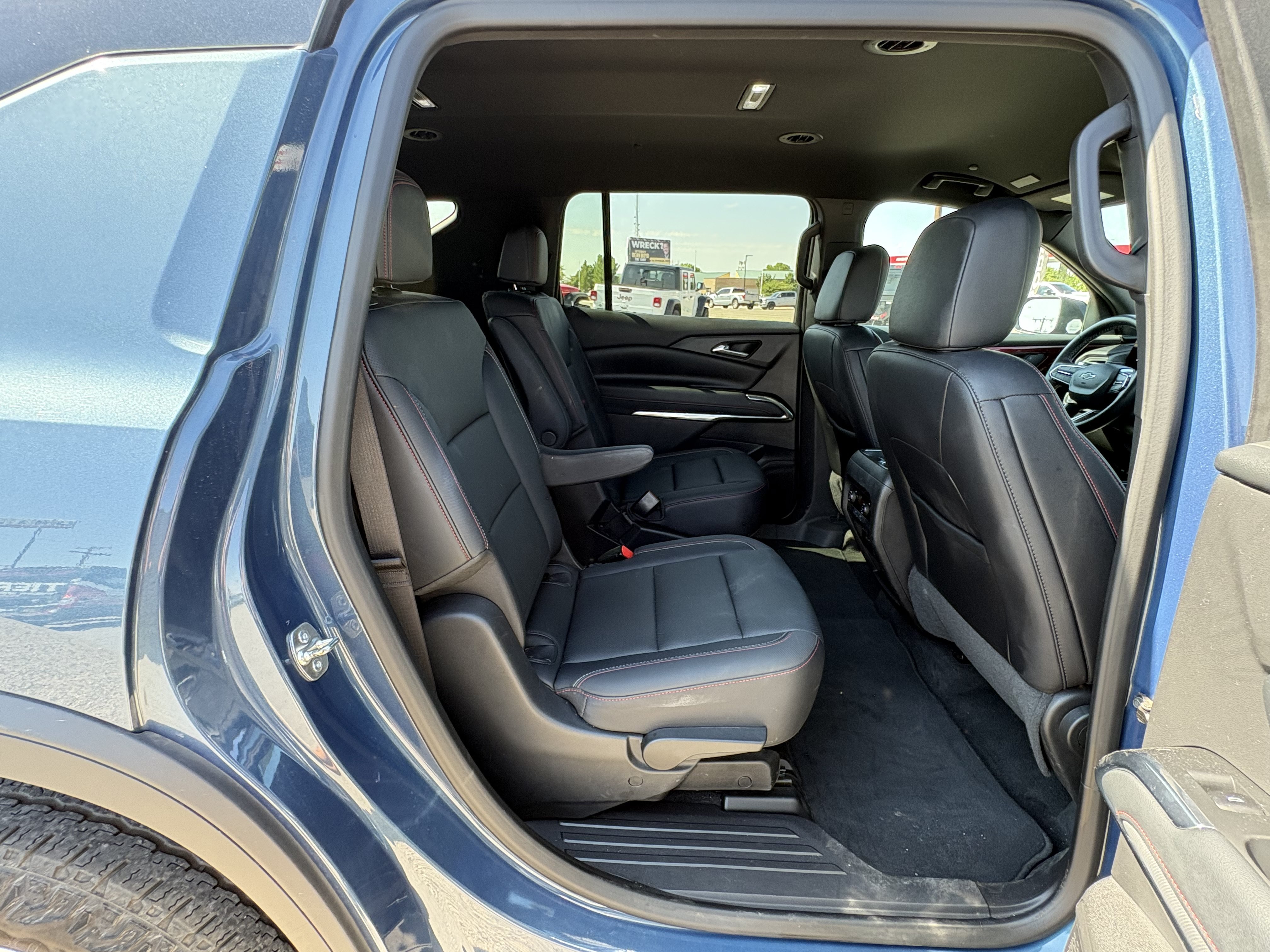 Used 2025 Chevrolet Traverse Z71 AWD/4WD image 18