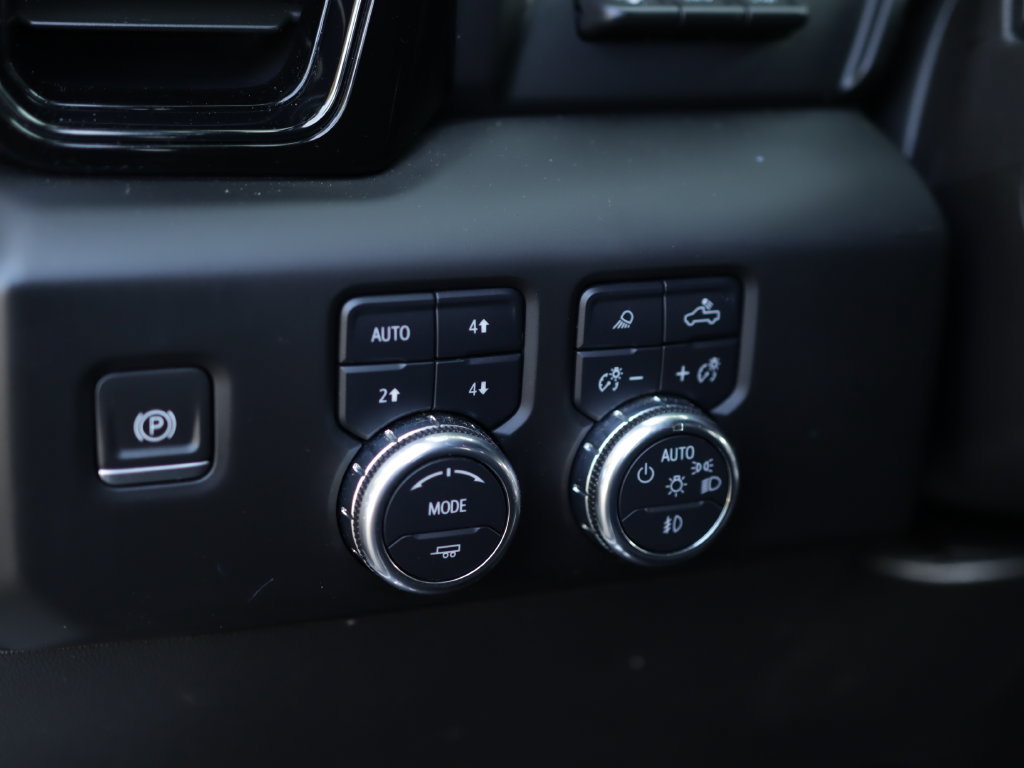 Used 2023 GMC Sierra 1500 AT4 w/ Technology Package AWD/4WD image 12