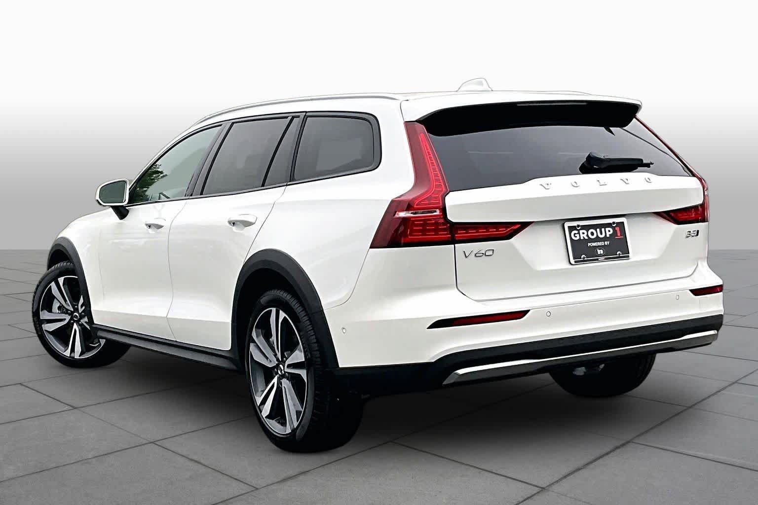 New 2026 Volvo V60 B5 Cross Country Plus w/ Climate Package AWD/4WD image 3