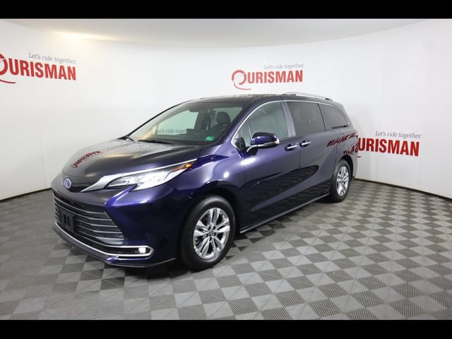 Used 2025 Toyota Sienna Limited AWD/4WD image 3