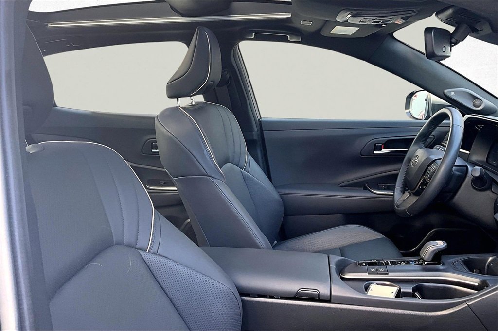 Used 2023 Toyota Crown Limited image 28