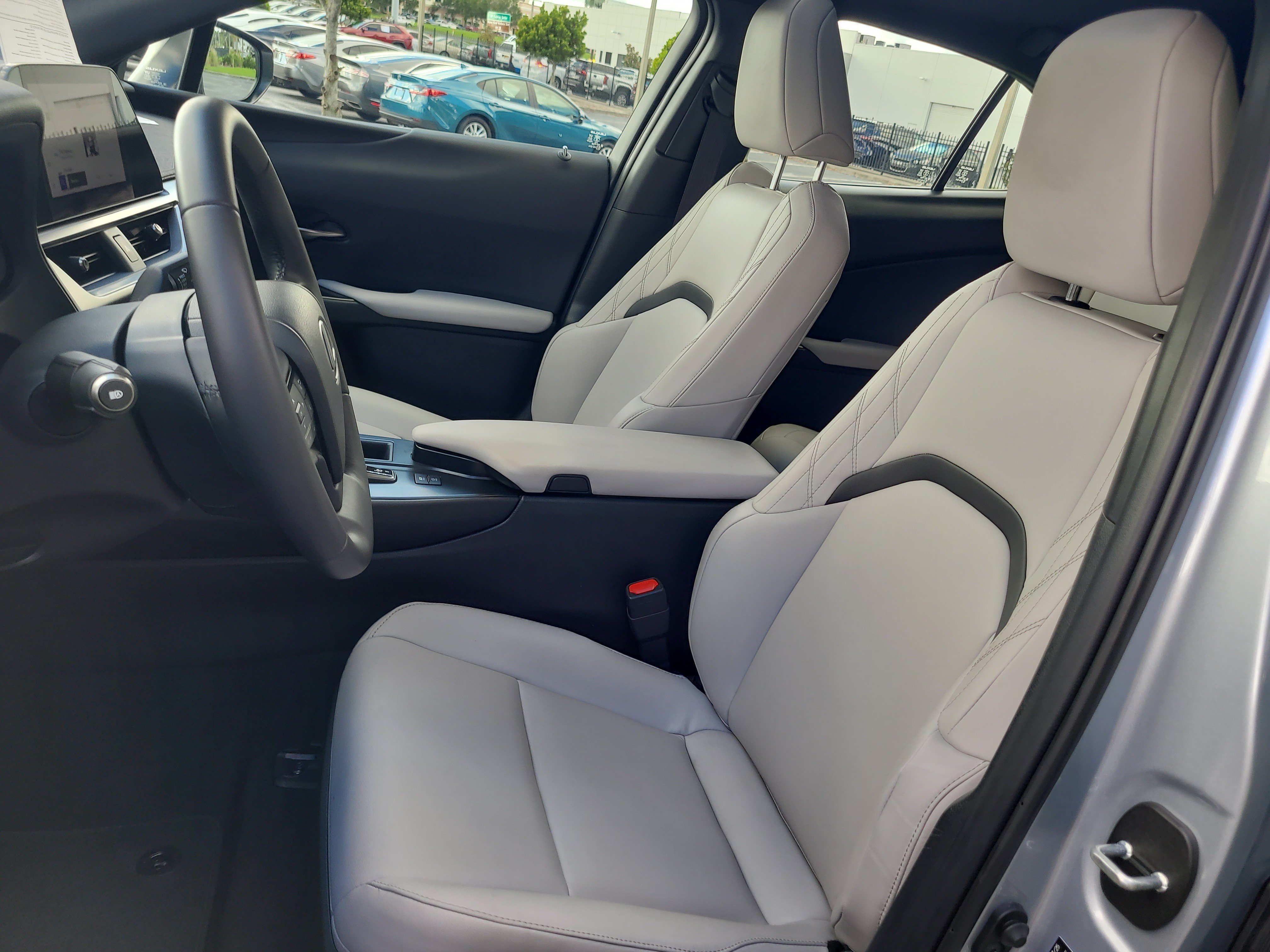 Used 2025 Lexus UX 300h FWD w/ Accessory Package (Z1) image 20