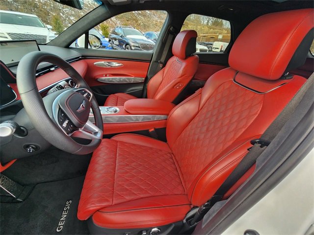 Used 2025 Genesis GV70 3.5T Sport w/ Sport Advanced Package image 17