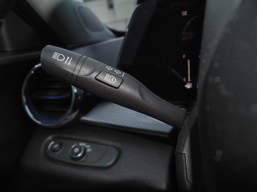 Certified 2025 Chevrolet Trax LT w/ LT Convenience Package image 27