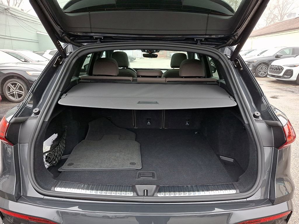 Used 2025 Audi Q5 Premium w/ Convenience Package image 28