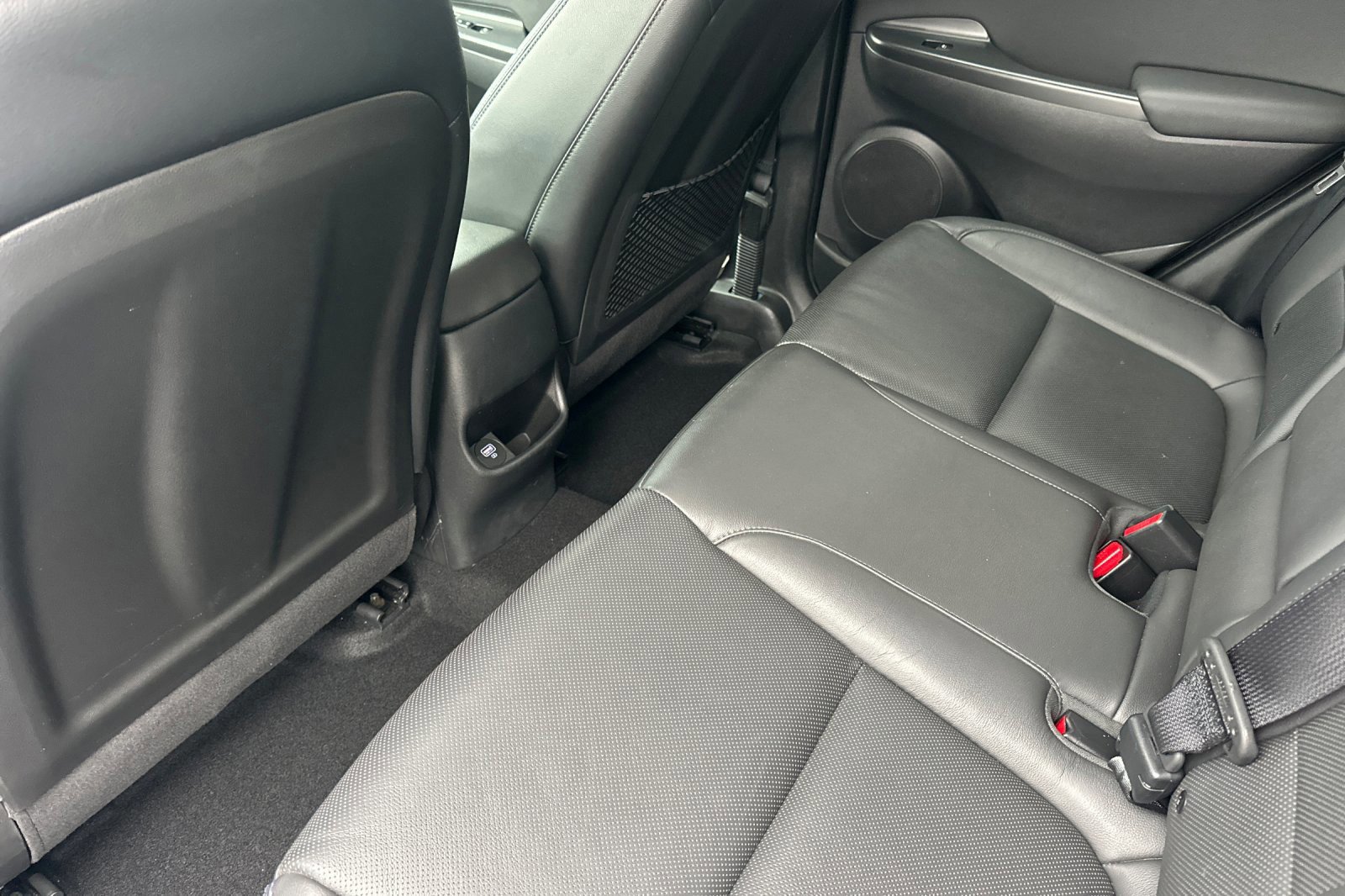 Used 2023 Hyundai Kona Limited w/ Cargo Package image 12