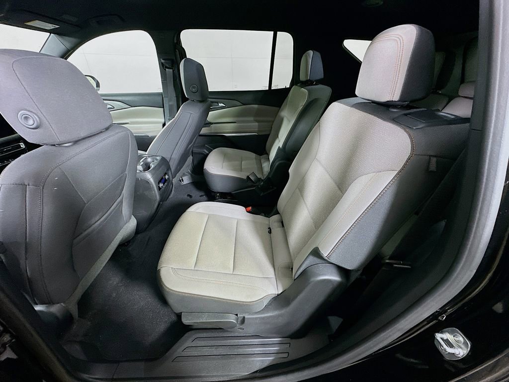Used 2025 Chevrolet Traverse LT image 15