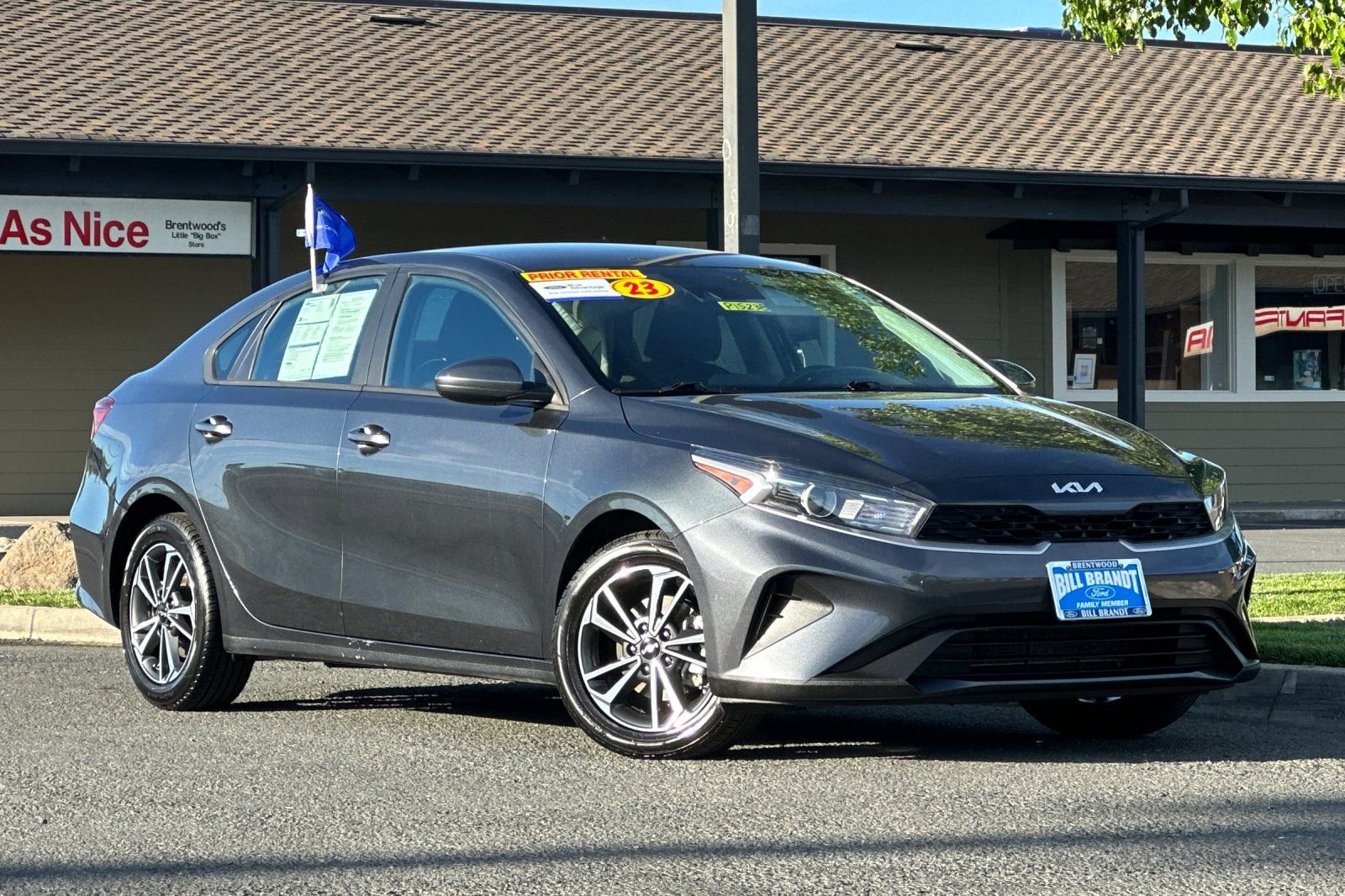 Used 2023 Kia Forte LXS image 2