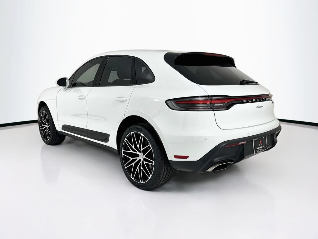 Used 2025 Porsche Macan AWD/4WD image 3