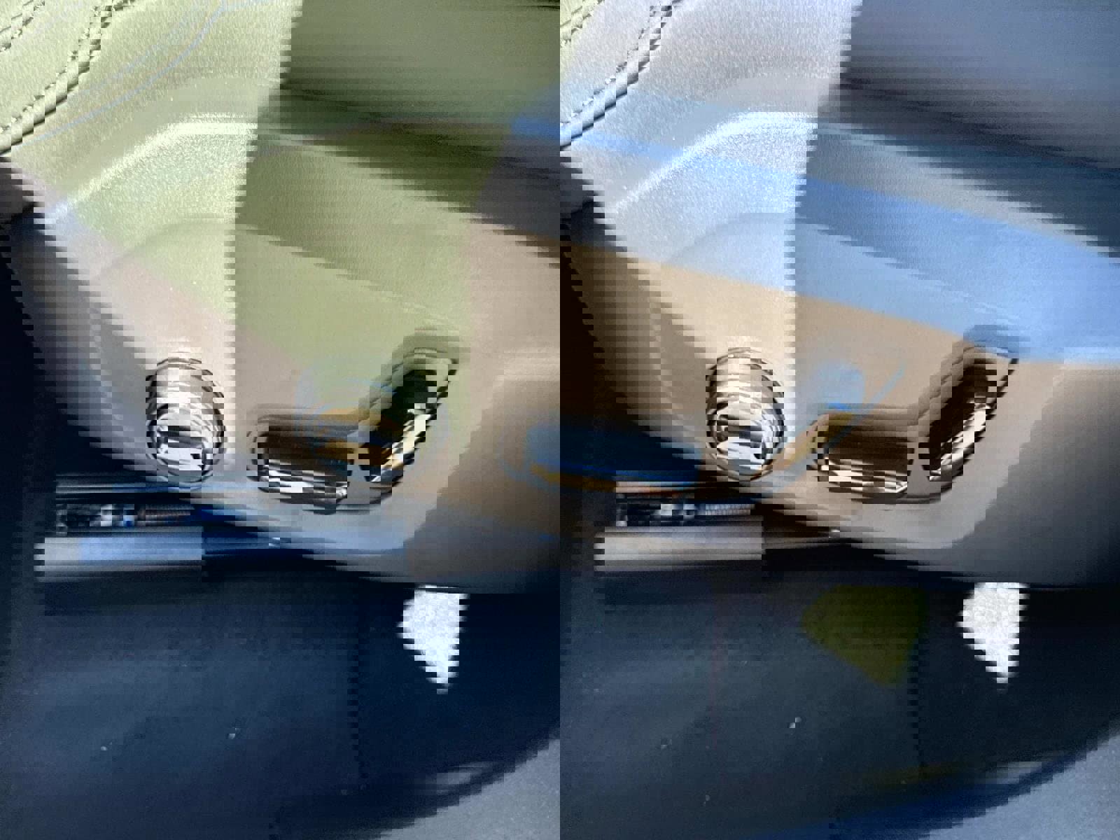 New 2026 Volvo XC60 B5 Plus w/ Climate Package image 18