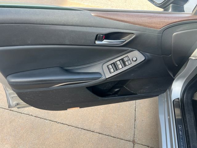 Used 2019 Toyota Avalon XLE w/ Moonroof Package image 10