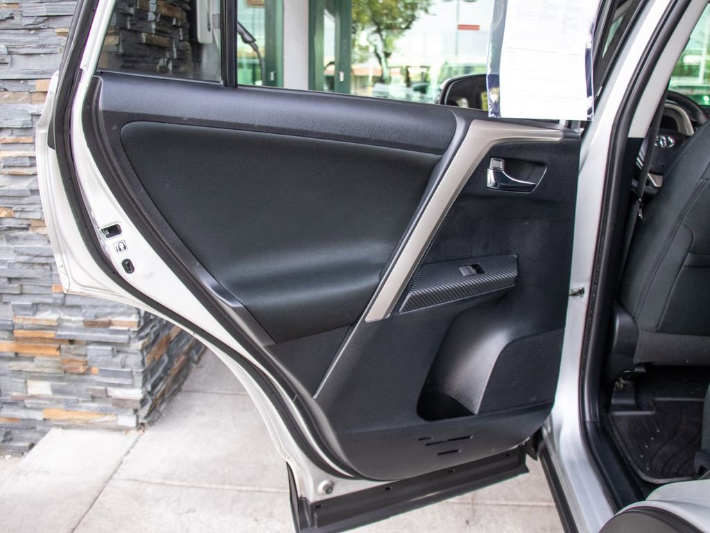 Used 2014 Toyota RAV4 XLE AWD/4WD image 21