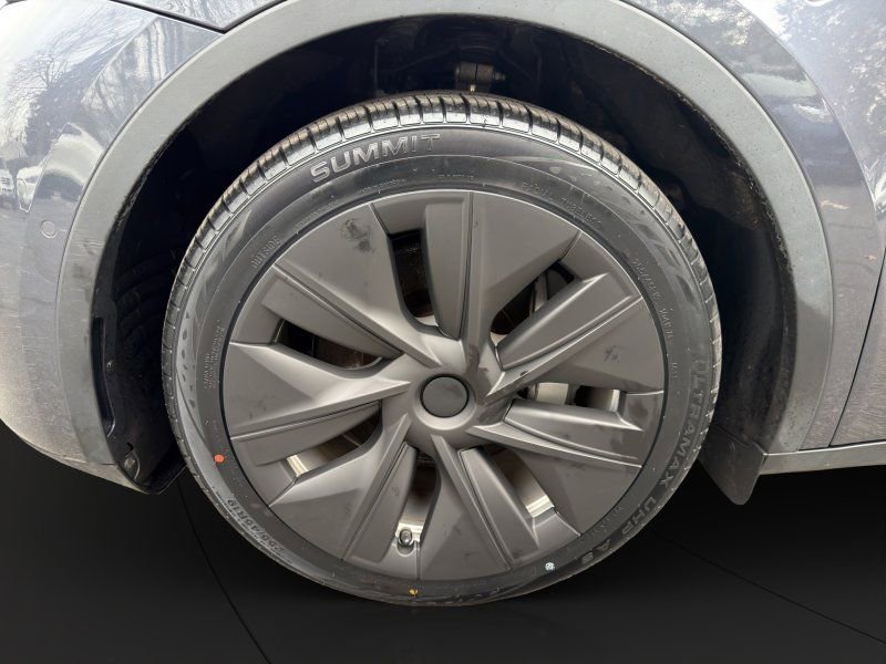 Used 2020 Tesla Model Y Long Range image 21