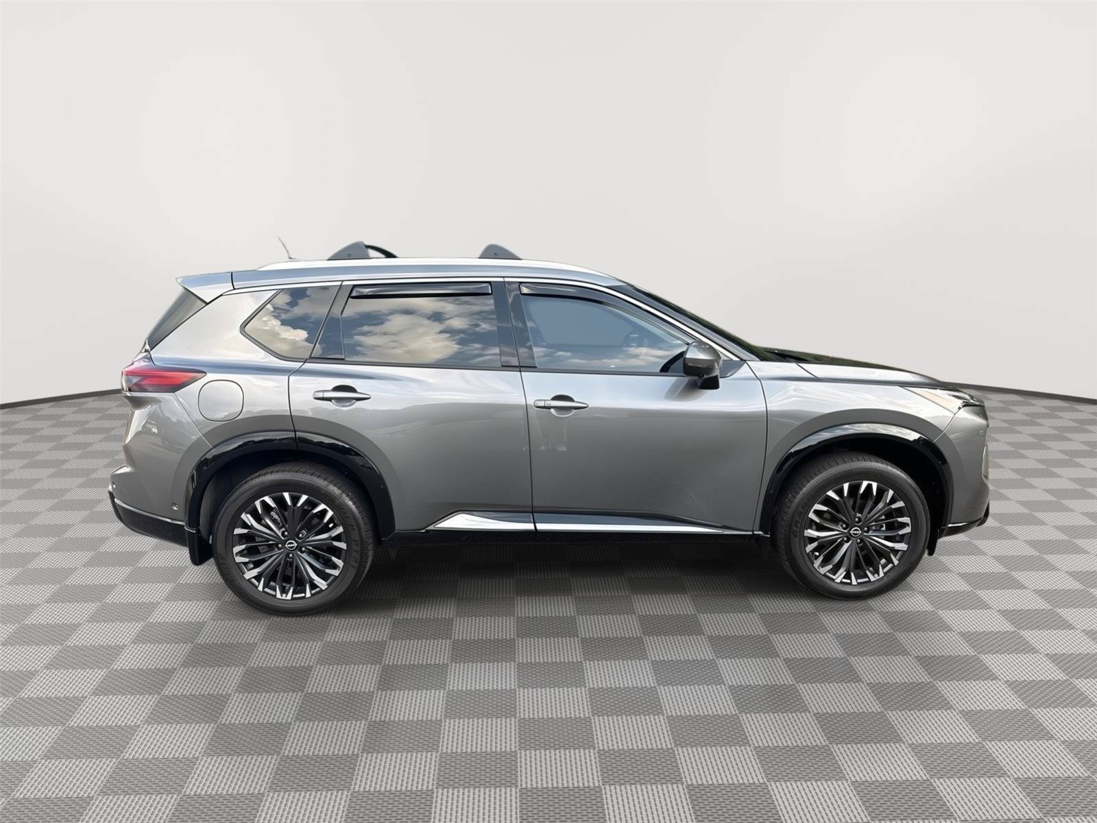 Used 2025 Nissan Rogue Platinum w/ Platinum Premium Package FWD image 5