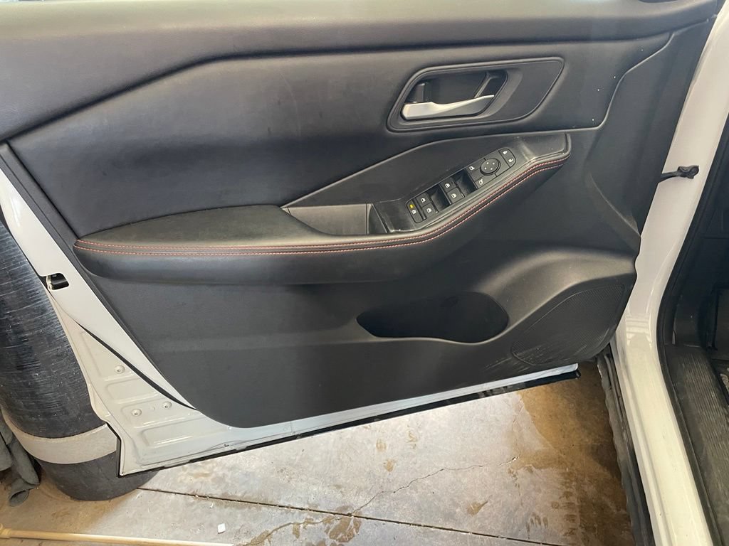 Used 2025 Nissan Rogue SV AWD/4WD image 9