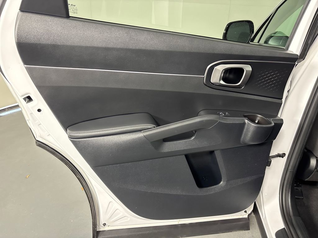 Used 2024 Kia Sorento LX image 30