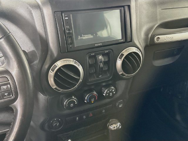 Used 2016 Jeep Wrangler Unlimited Sahara AWD/4WD image 17