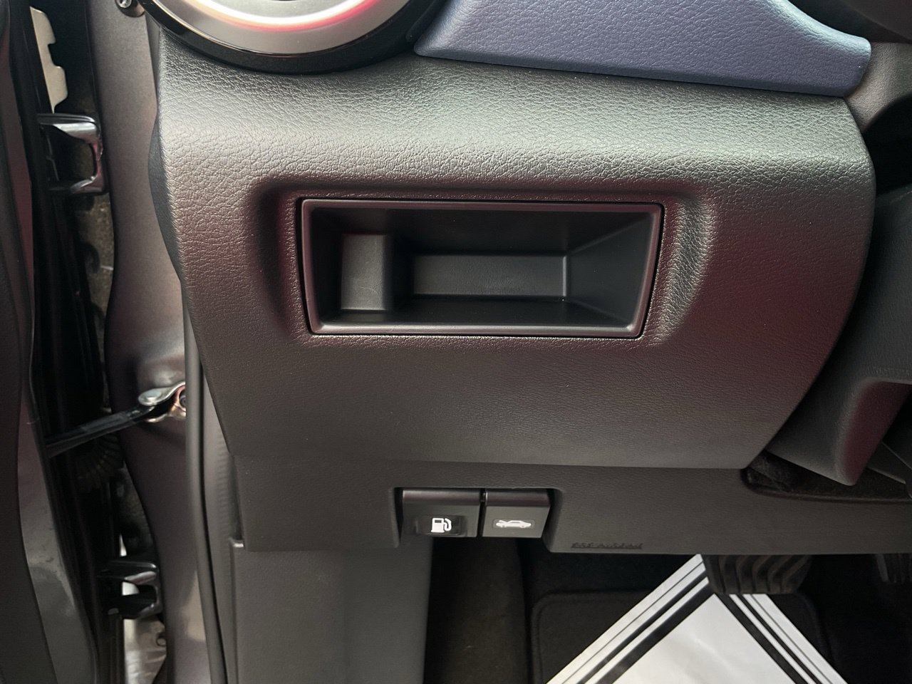 Used 2025 Nissan Versa SV FWD image 21