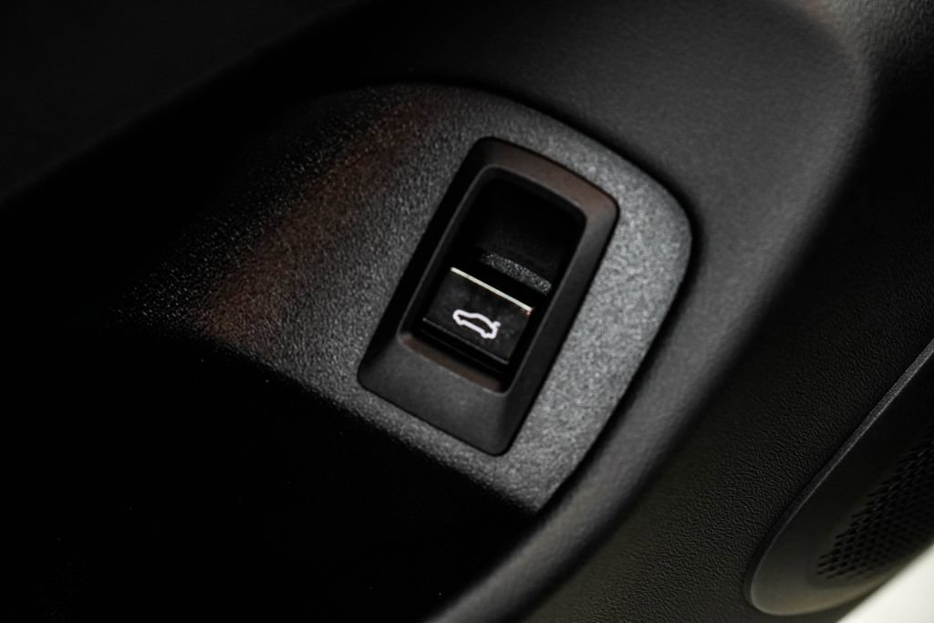 Used 2026 BMW 550e xDrive image 47