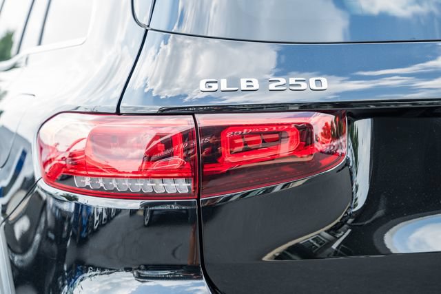 Certified 2023 Mercedes-Benz GLB 250 4MATIC image 7