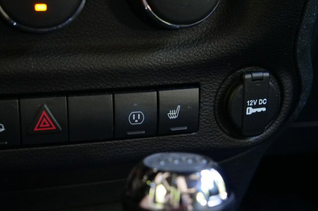 Used 2015 Jeep Wrangler Unlimited Sahara image 12