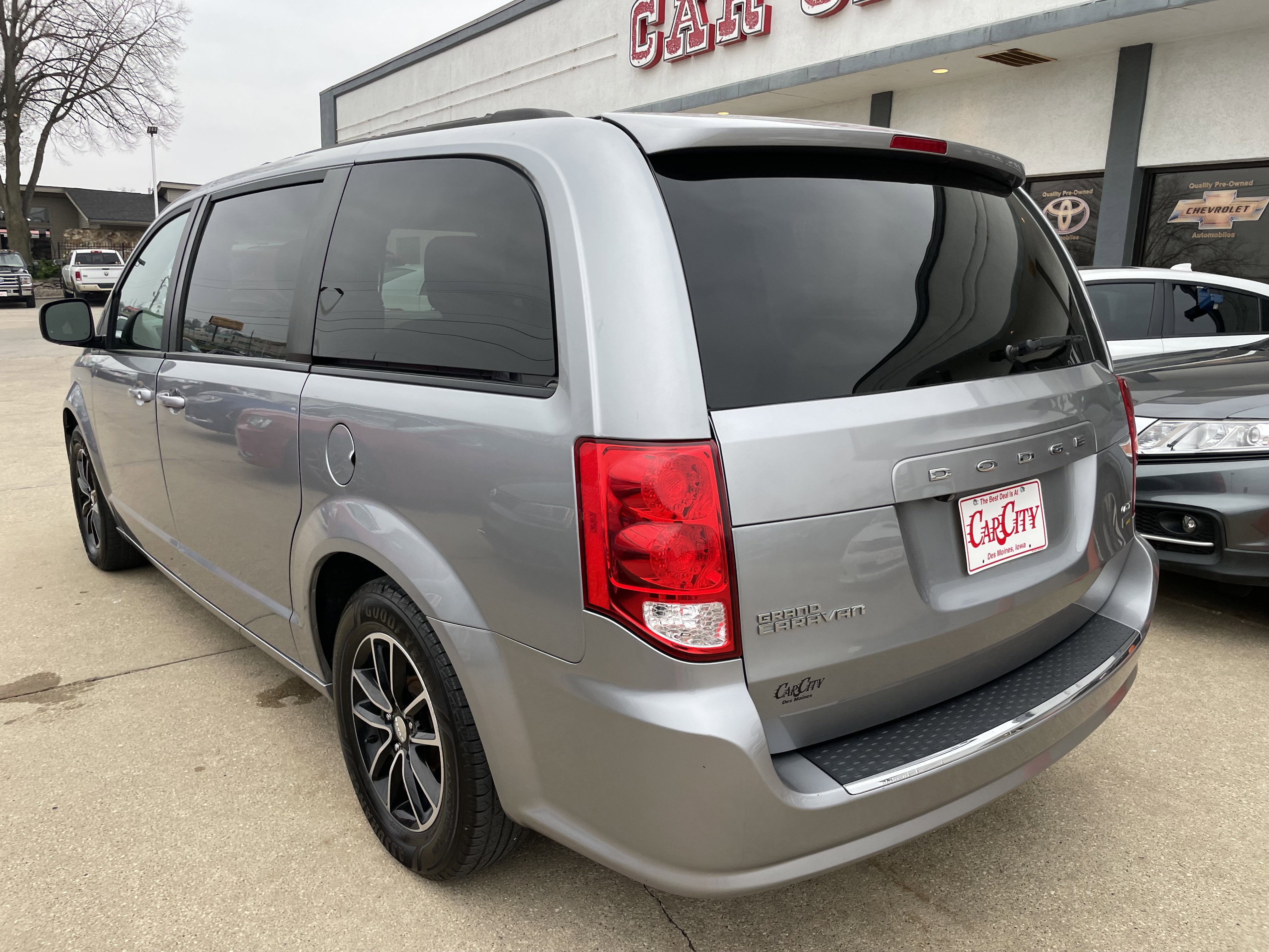 Used 2019 Dodge Grand Caravan GT image 3