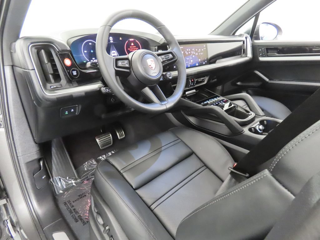 Certified 2026 Porsche Cayenne S AWD/4WD image 4