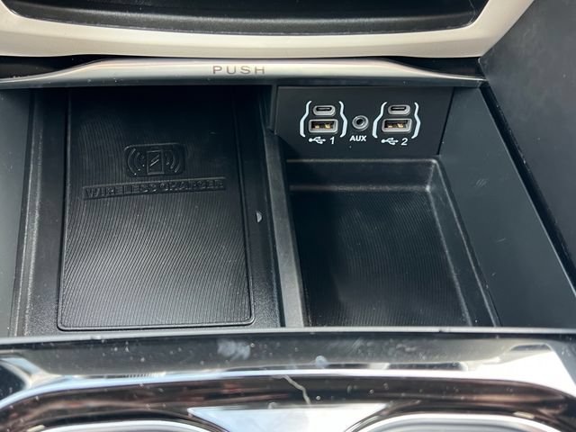 Used 2024 Chrysler Pacifica Limited FWD image 32