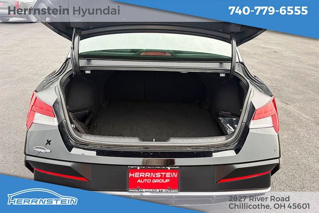 Used 2025 Hyundai Elantra Limited FWD image 18