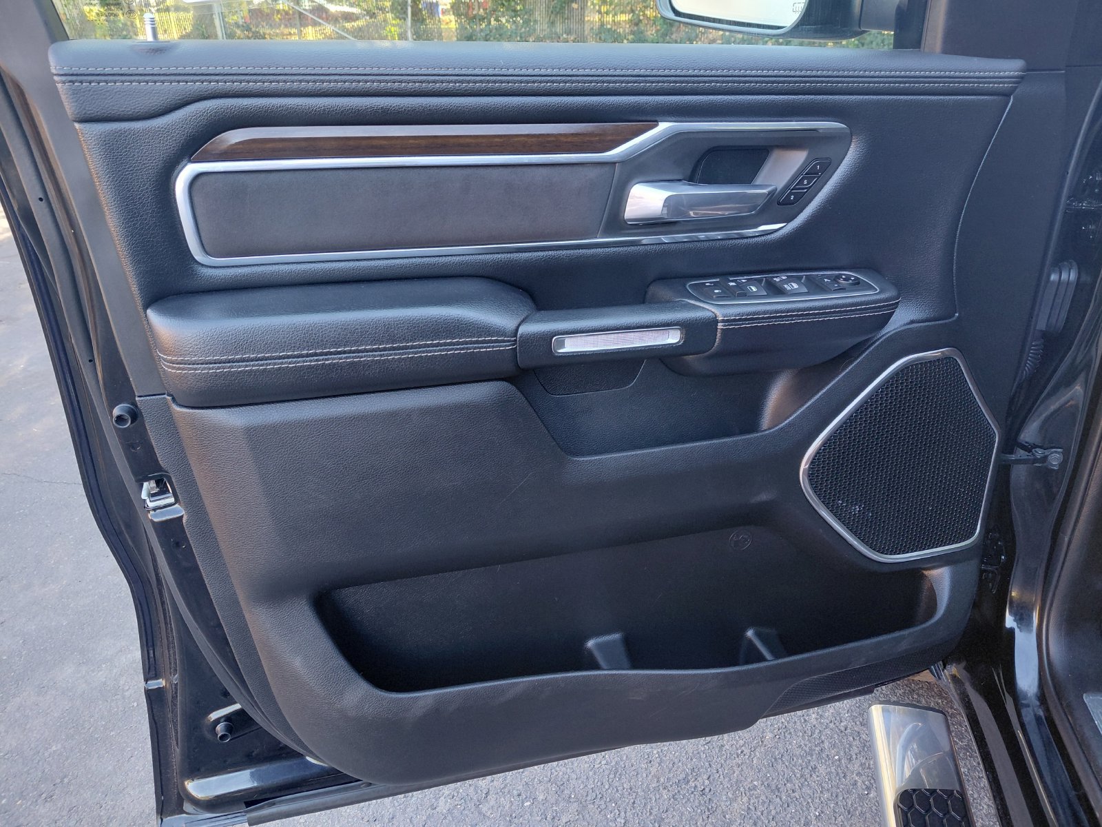 Used 2021 RAM 1500 Laramie AWD/4WD image 19