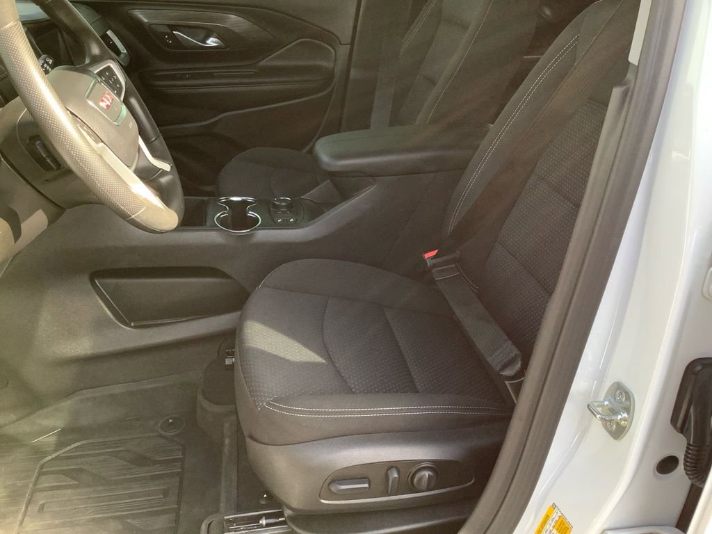Used 2024 GMC Terrain SLE w/ Driver Convenience Package FWD image 8