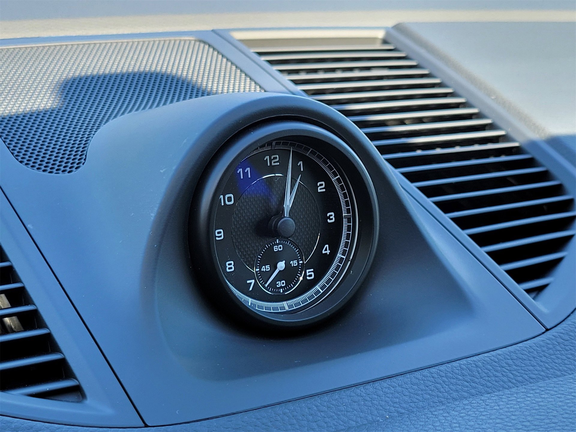 Certified 2025 Porsche Macan image 21