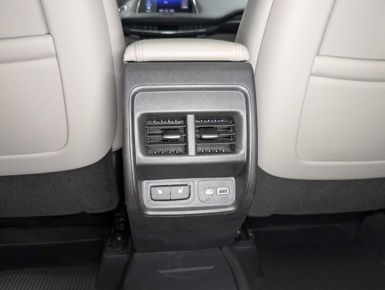Used 2019 Cadillac XT4 Premium Luxury AWD/4WD image 21
