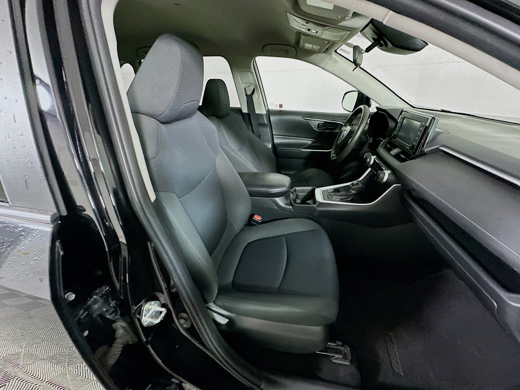 Used 2020 Toyota RAV4 LE FWD image 29