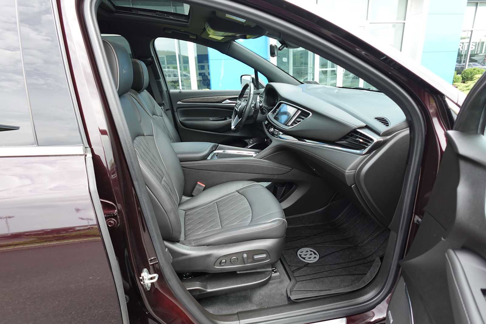 Used 2023 Buick Enclave Avenir AWD/4WD image 32