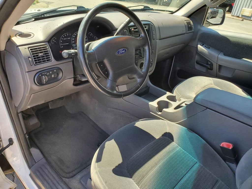 Used 2002 Ford Explorer XLT image 19