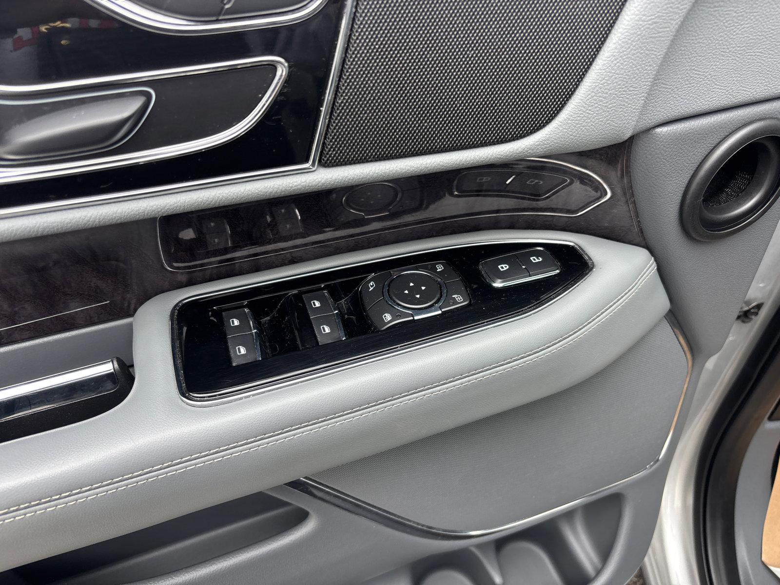 Certified 2019 Lincoln Navigator Select w/ Technology Package image 13