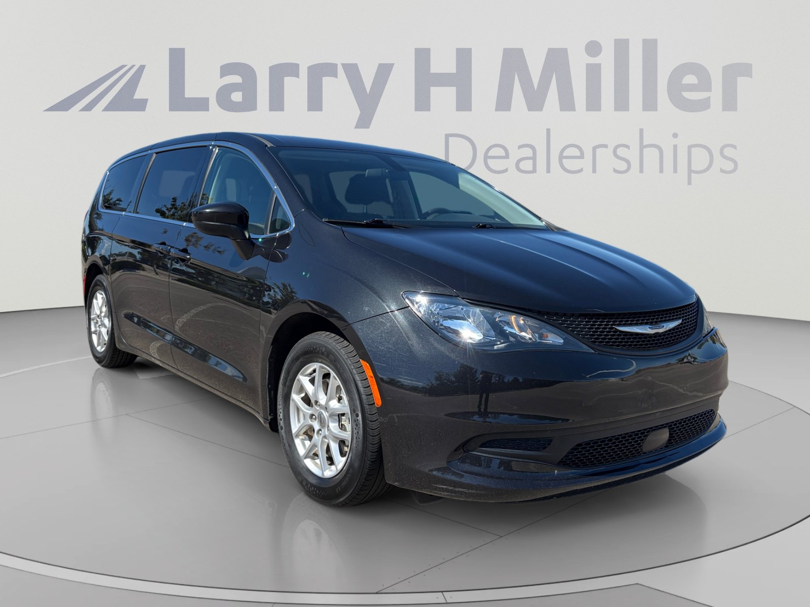 Used 2022 Chrysler Voyager LX FWD image 8