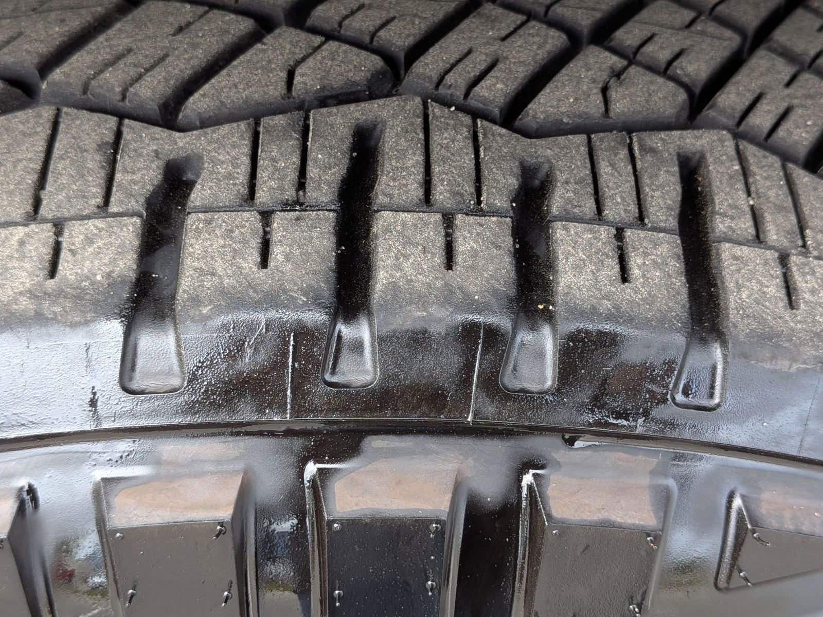 Used 2024 Tesla Cybertruck AWD Crew Cab image 11