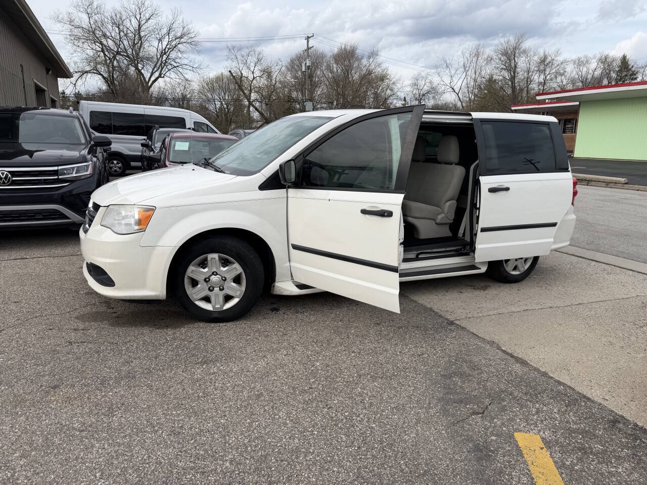Used 2013 Dodge Grand Caravan American Value Package FWD image 23