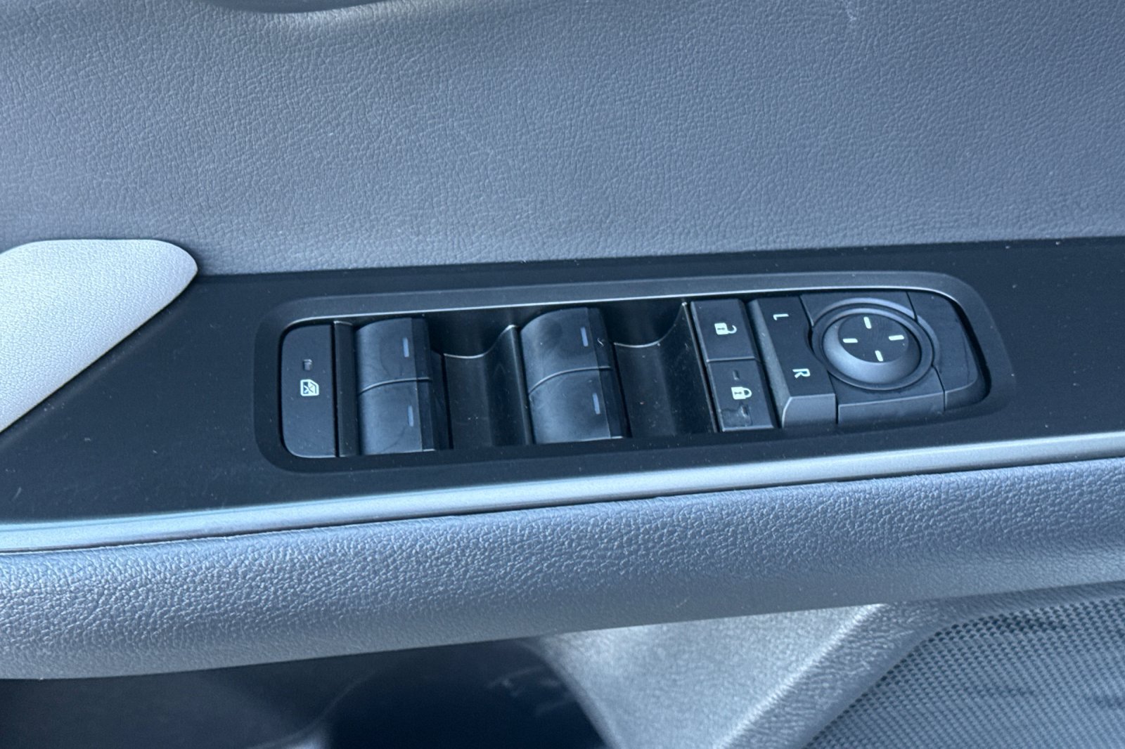 Used 2025 Lexus UX 300h FWD w/ Accessory Package (Z2) image 11