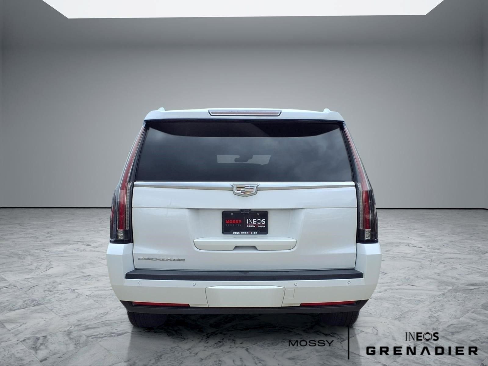 Used 2019 Cadillac Escalade ESV Premium Luxury RWD image 6
