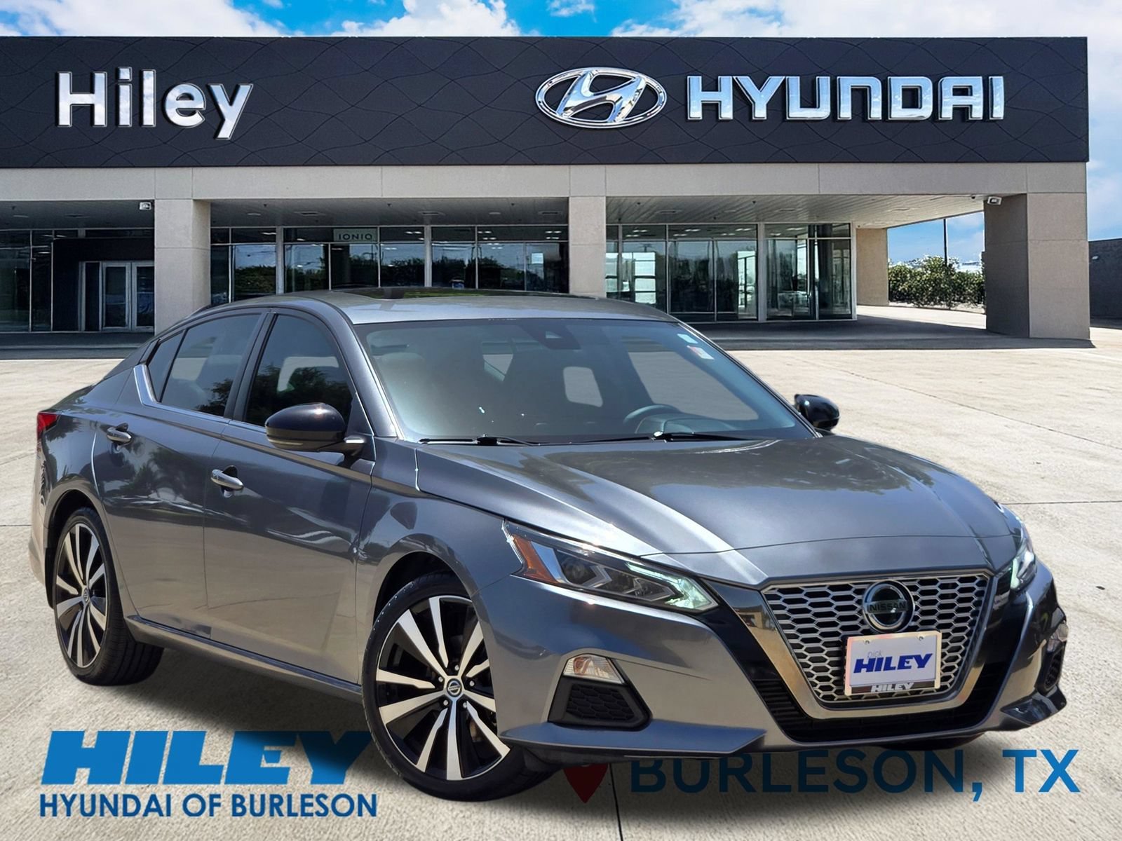 Used 2022 Nissan Altima 2.0 SR FWD image 2