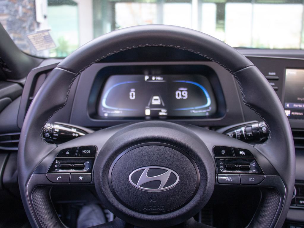 Used 2025 Hyundai Elantra Sport image 13