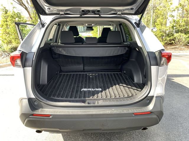 Certified 2022 Toyota RAV4 LE image 32