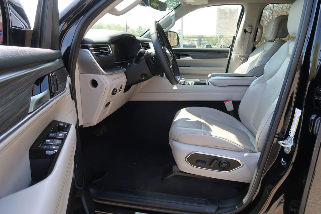 Used 2024 Jeep Wagoneer L Series II image 10