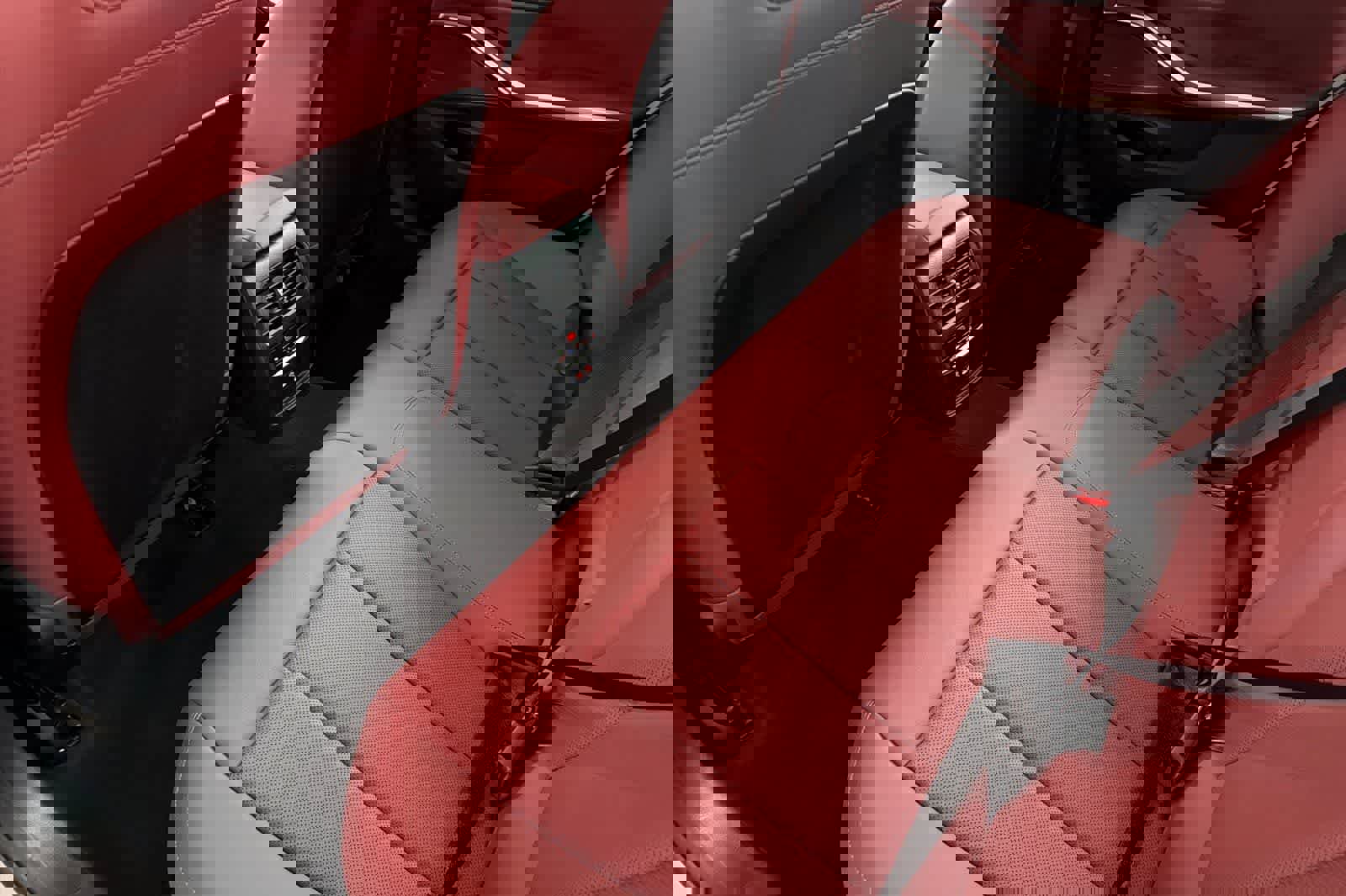 Used 2025 BMW 330i Sedan w/ Premium Package image 4